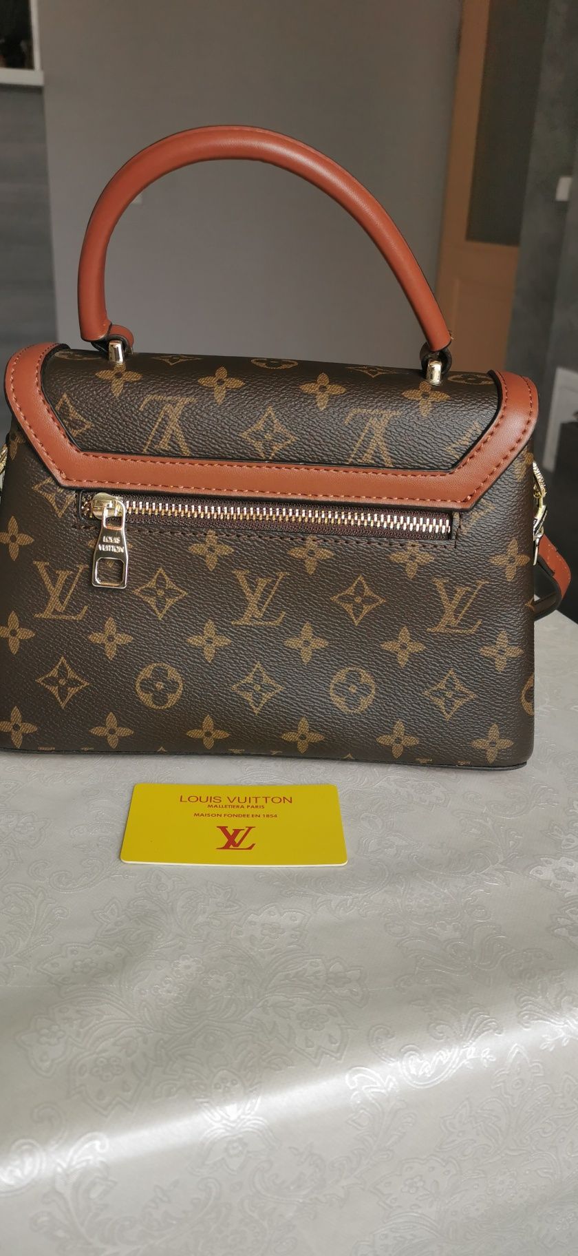 Чанта LOUIS VUITTON естествена кожа шита