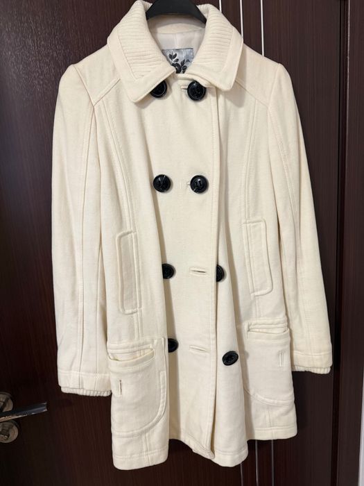 Палто на марката MNG