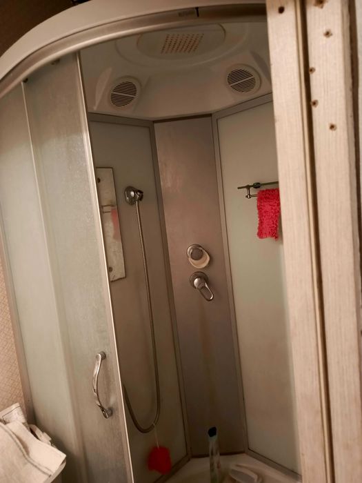 Раковина, унитаз, душевая кабина