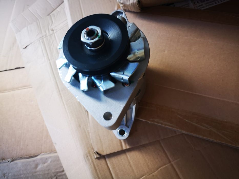 Alternator tractor utilaje agricole 12 v cu releu incorporat preț 650