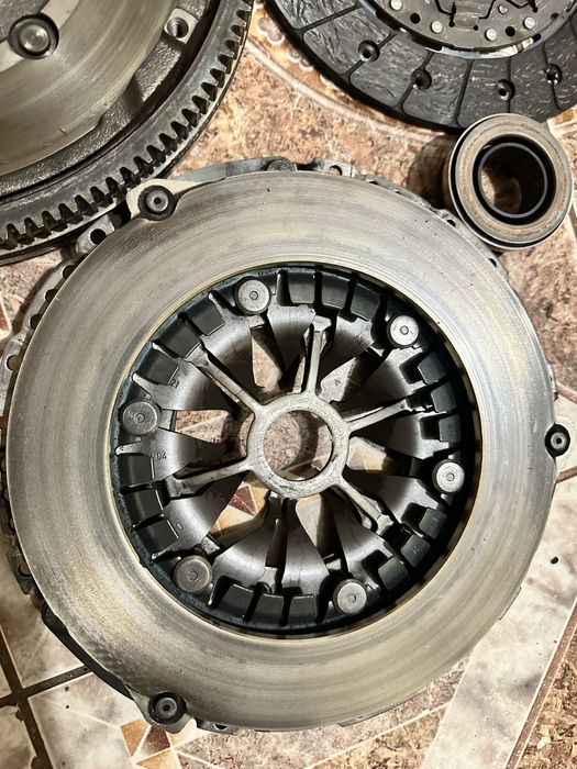Vand kit de ambreaj volanta vw T6 transporter cod motor caab ca nou
