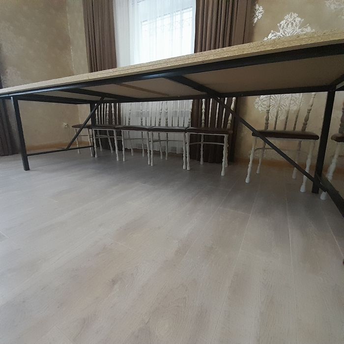 Продается стол б/у