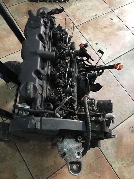 Motor 2.0hdi Peugeot 150€. Injectoare 2.0hdi 50€ buc. Peugeot
