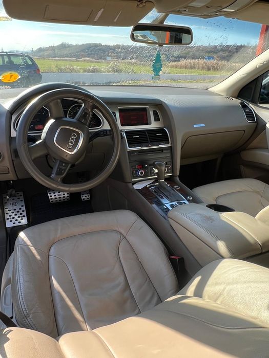 Vând Audi Q7 an 2008