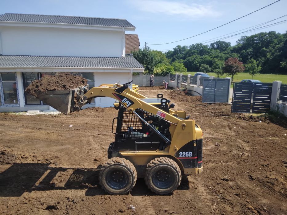 Închiriez utilaje : Bobcat,Miniexcavator, Buldoexcavator , Compactor!