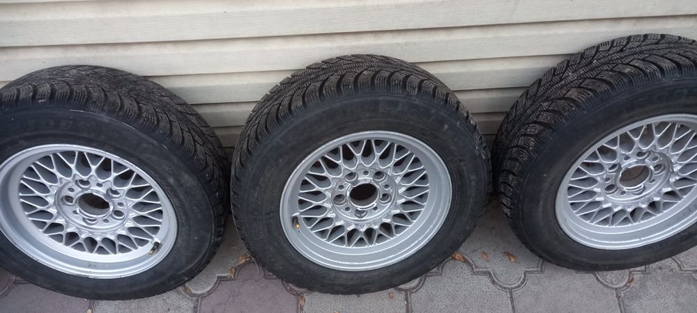 Продам зимнюю резину на BMW 205/65/15