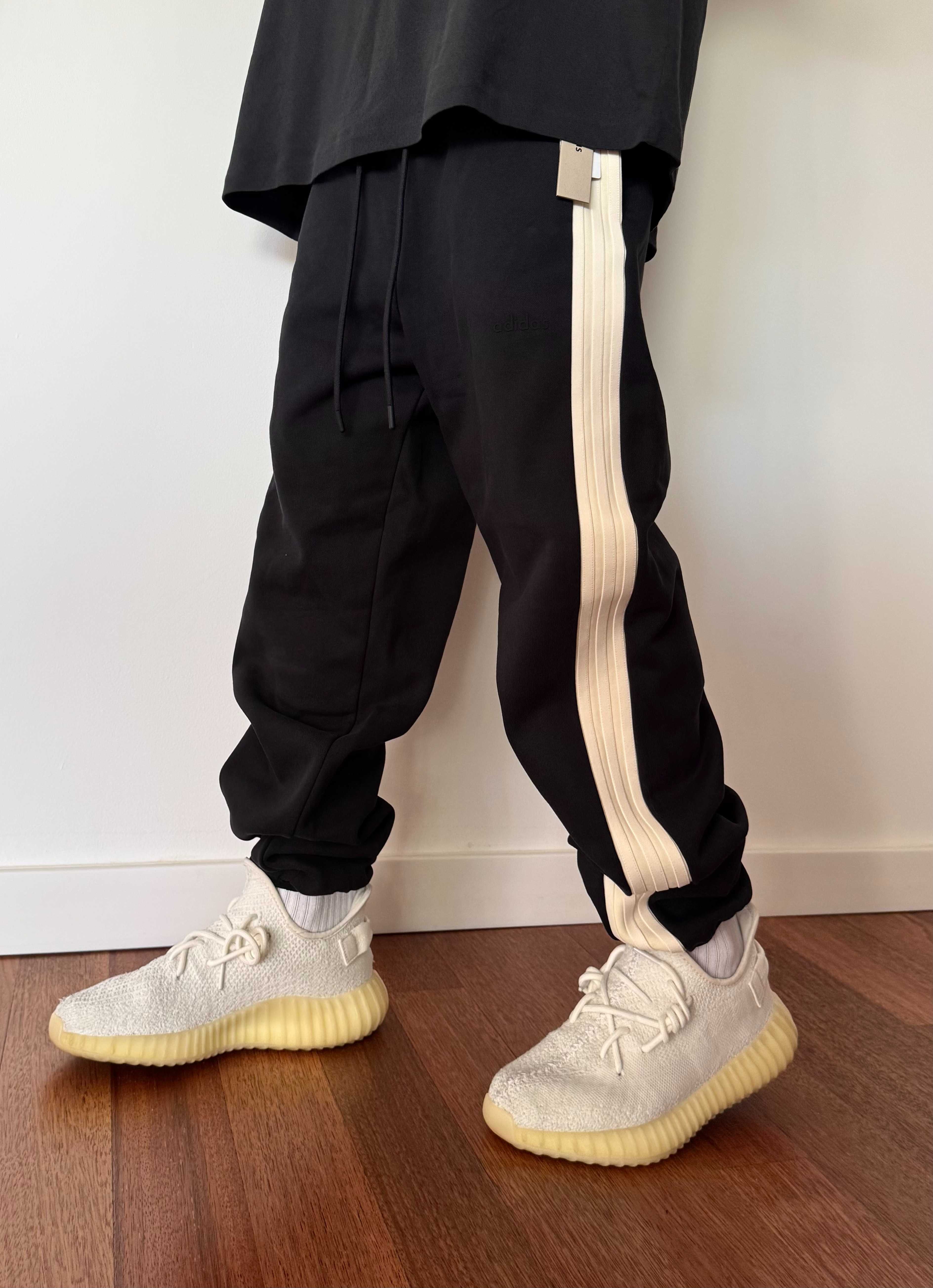 Pantaloni Adidas x Fear of God
L