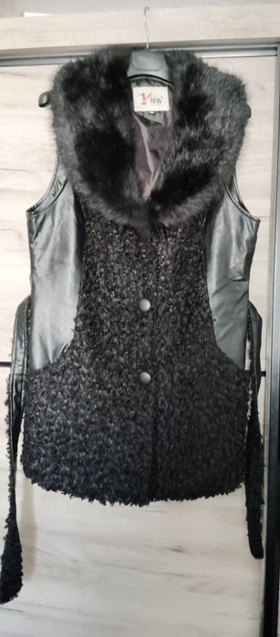 Vestă neagra imitație piele și blană,