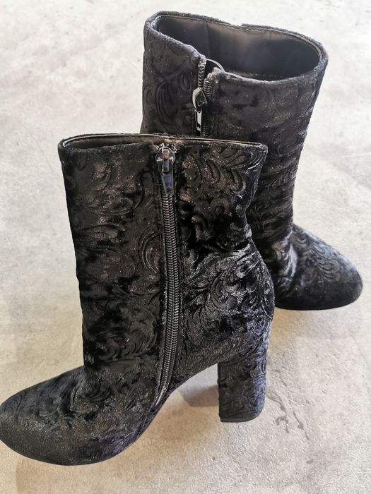 Sandale, botine, saboti