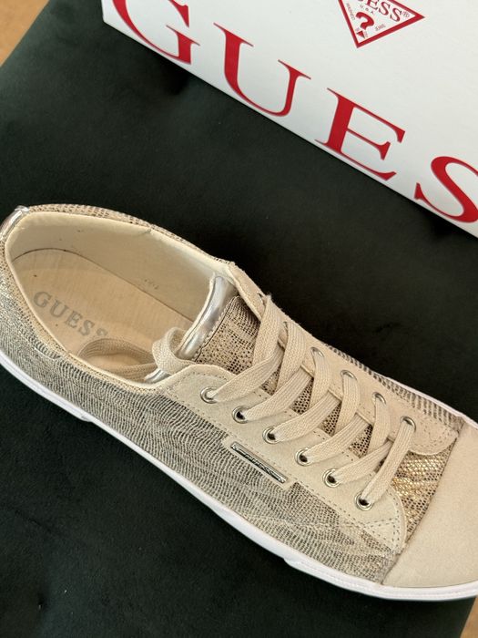 Дамски кецове Guess 42