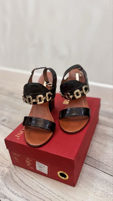 Продам красивые туфли