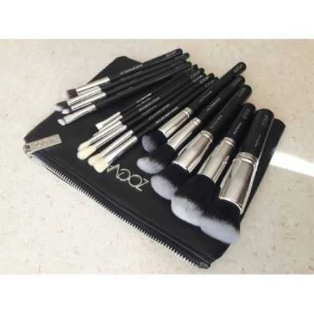 нов сет четки за грим Зоева 15бр с чантичка черно Zoeva brush set