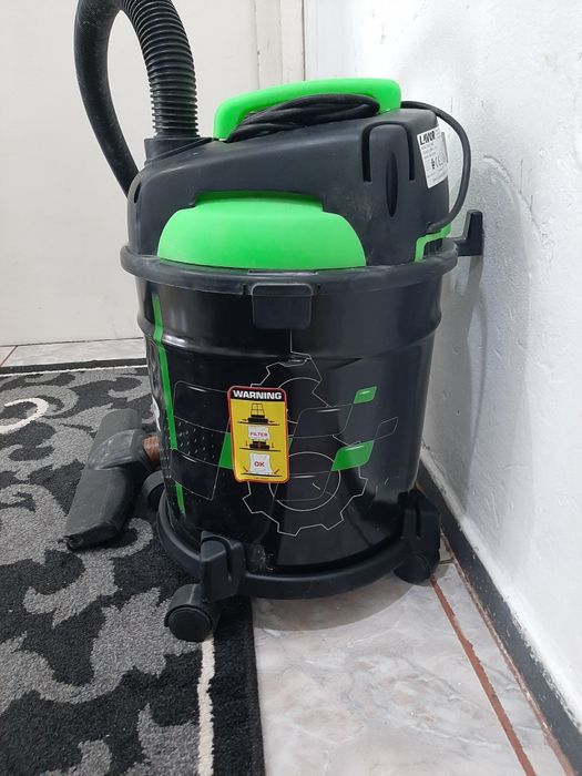 Vând aspirator Lavoro second-hand