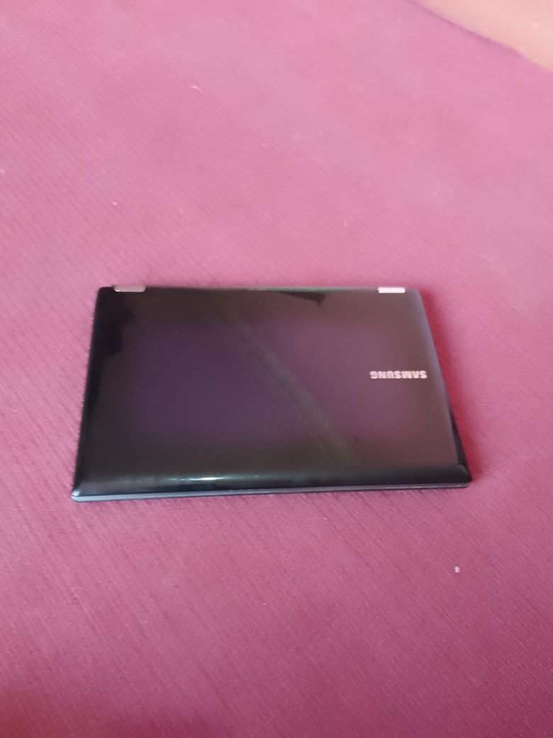 Noutbuk  SAMSUNG Sotladi