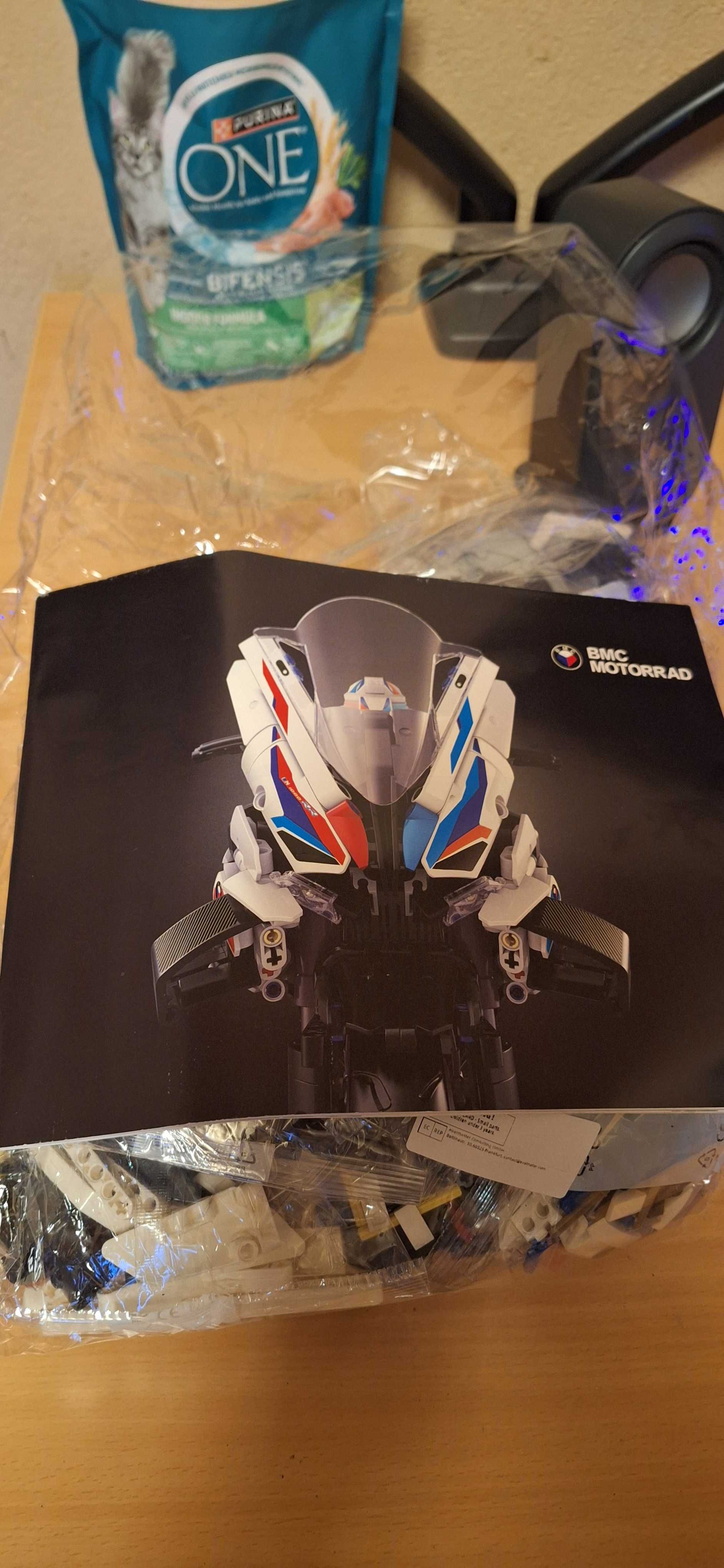Lego BMW M 1000 RR 42130