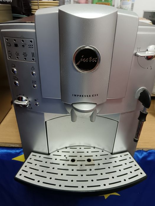 Vând expresor cafea elvețian Jura impressa E55