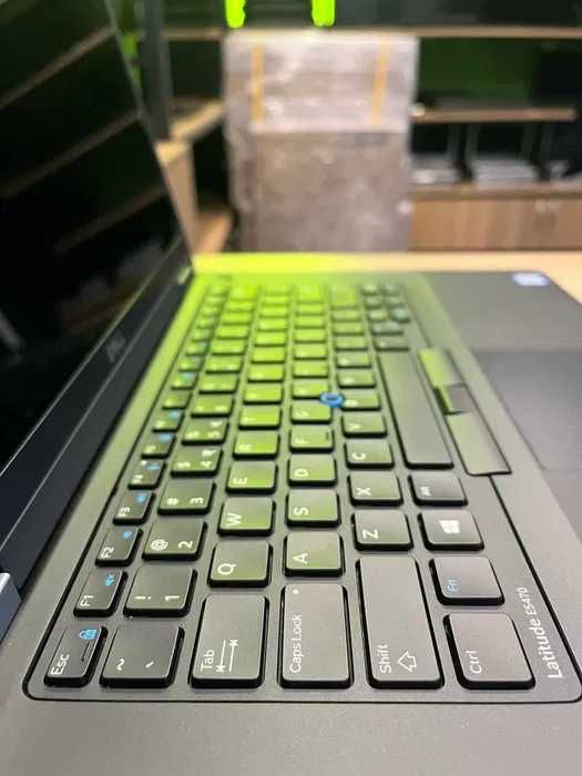 Dell Latitude 5490. Core I5-8350U - 1.7/3.6 GHz. 8/256 GB