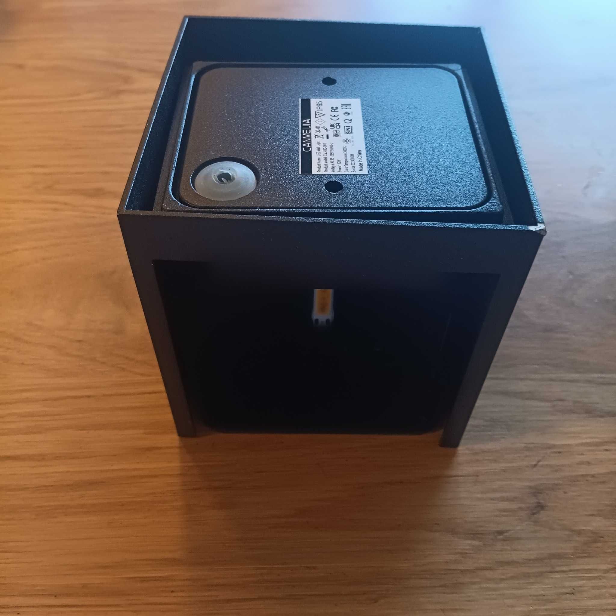 Водоустойчива LED лампа, аплик, 12W IP65, 3000К, черна