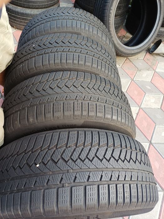 Vand 4 anvelope de iarna 235 55 r17 CONTINENTAL