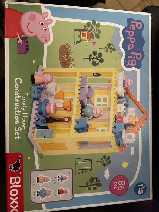 Peppa Pig familie în casă