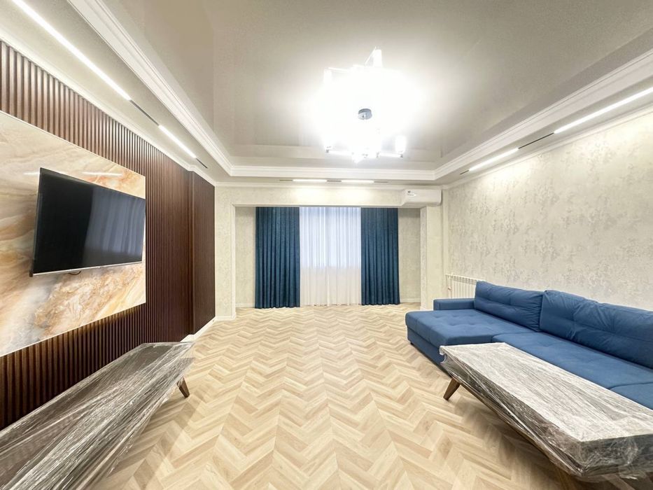 Продается 3//5//9 Ойбек мебелью техникой ЕВРО 75квадрат