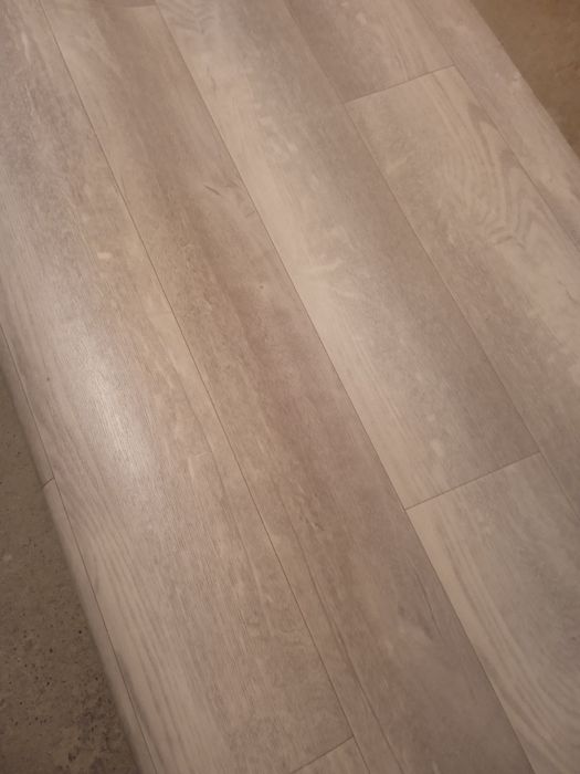 Продается линолеум в хорошем состоянии под ламинат