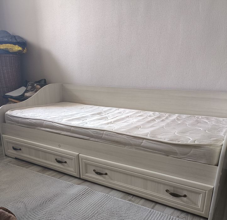 Продам кровать односпальную