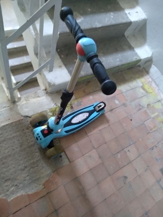 Детский самокат продаю