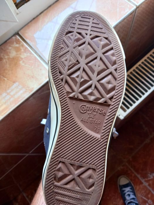 Vând teniși Converse