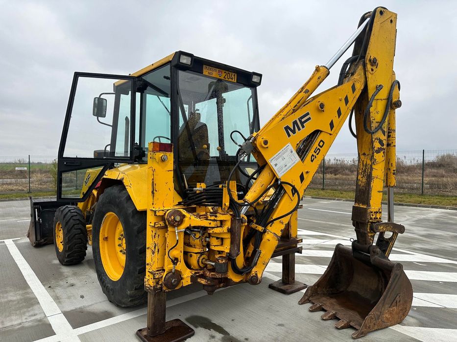 Buldoexcavator MF60HX