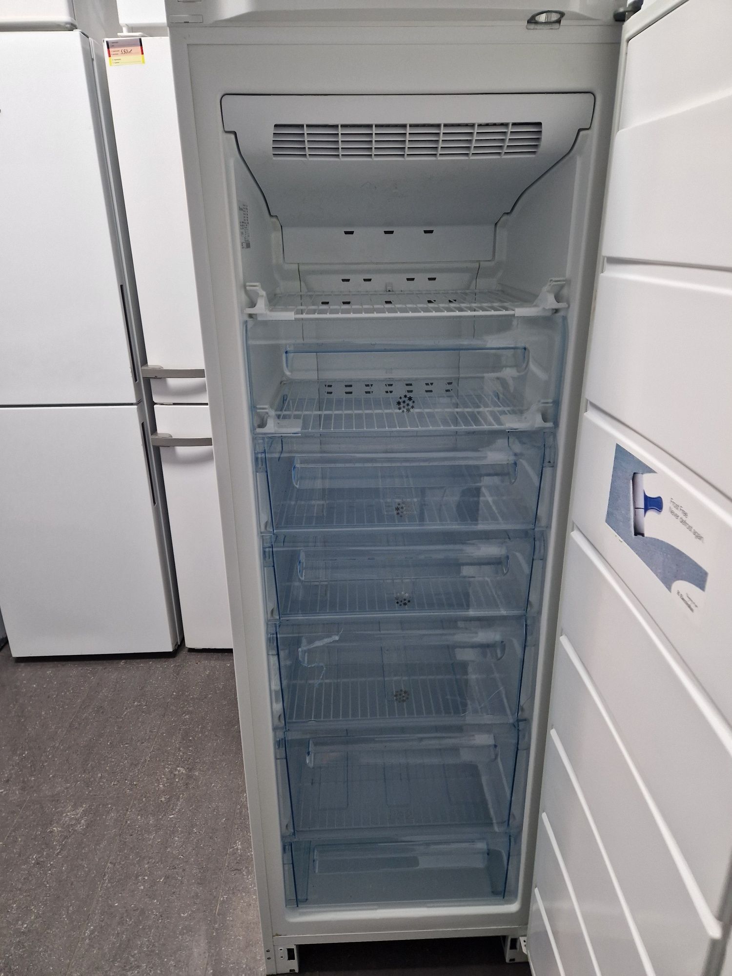 Фризер Electrolux A++ No Frost