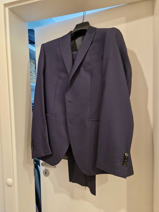Vand costume barbatesti noi, nepurtate marimea M/ 50