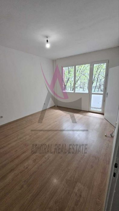 Топ локация -Базар Левски -тристаен