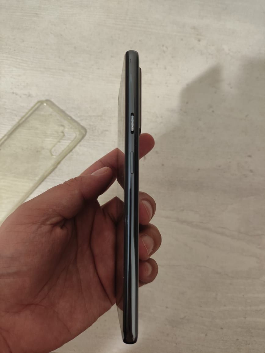Продам смартфон в отличном состоянии  OnePlus Nord 8/128