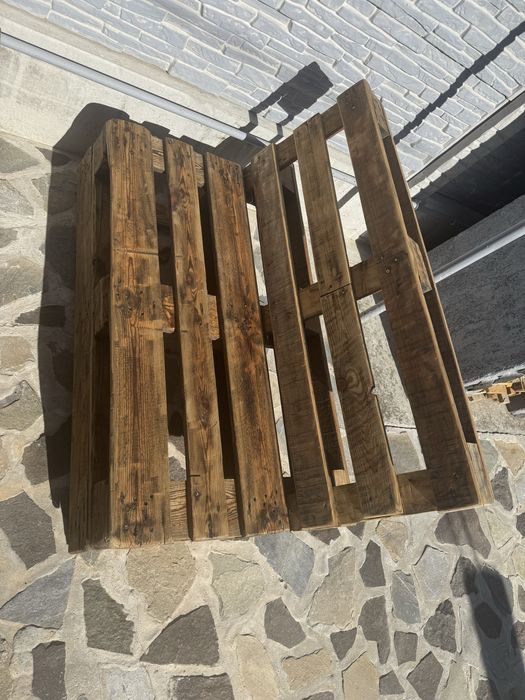 2 bancute si o masa  1700 lei negociabil mesaj in privat