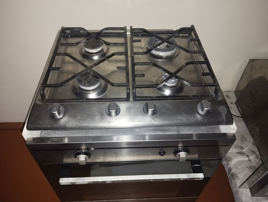 Газ плита и вытяжка