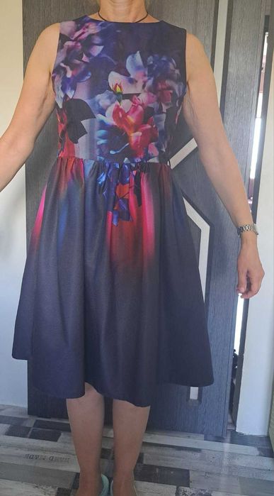 Официална рокля с подплата