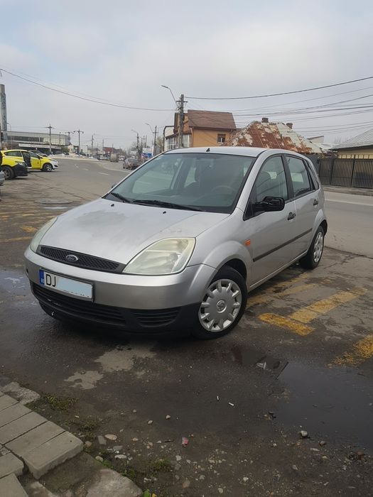 Vând ford fiesta
