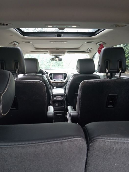 Vând urgent Jeep GMC cu 6 locuri în stare perfecta de funcționare