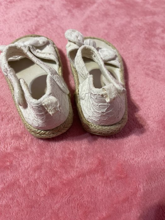 Săndăluțe fetițe h&m + cadou - 20 de lei