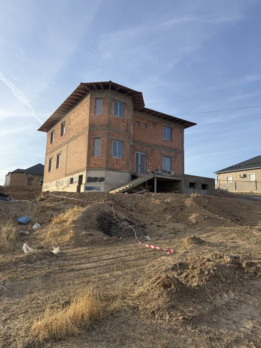 Продается двух этажный дом