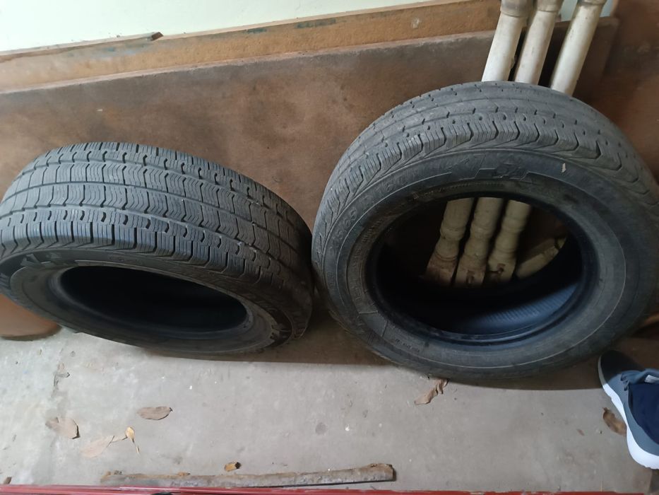 Vând 2 anvelope R16 C