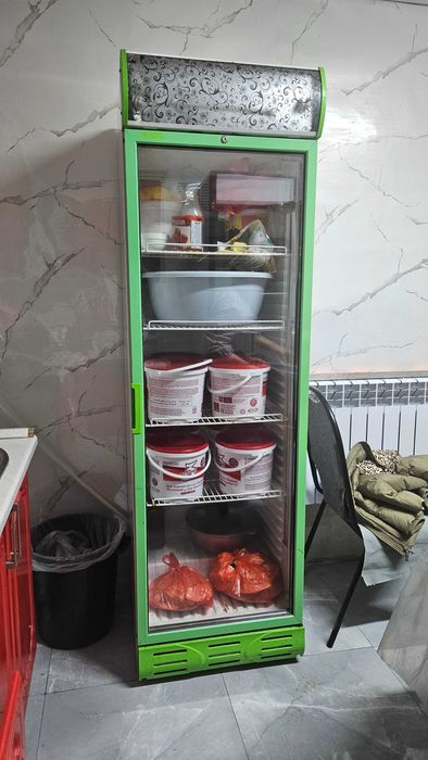Продам витринный холодильник
