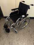 Carut scaun rulant handicap dizabilitati batrani (ca nou)