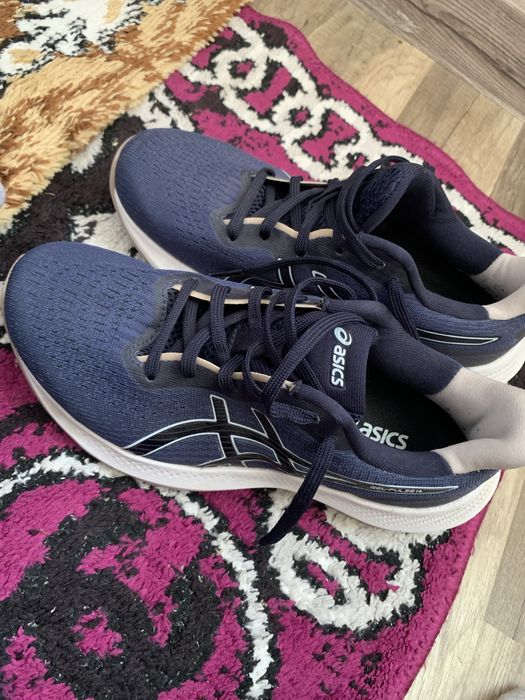 Adidasi asics alergat