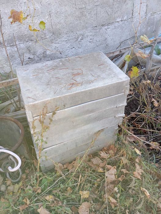 Se vand tavi alimentare de aluminiu