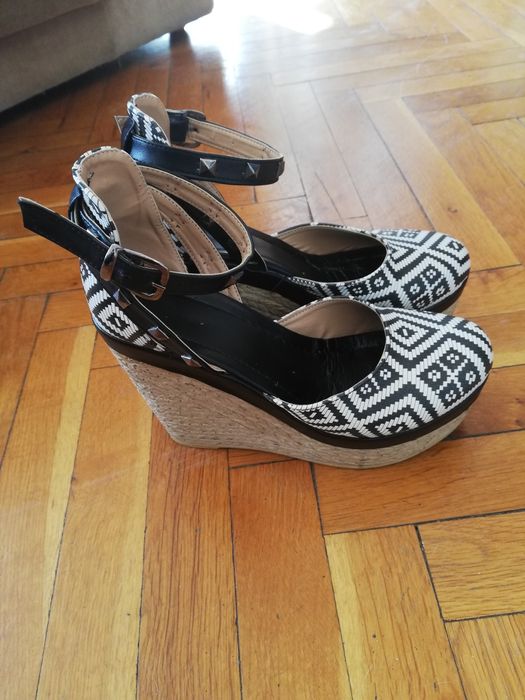 Обувки на платформа