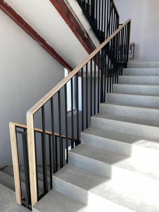Перила металлические, деревянные поручни, перила из металла