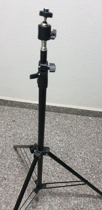 Trepied telescopic universal