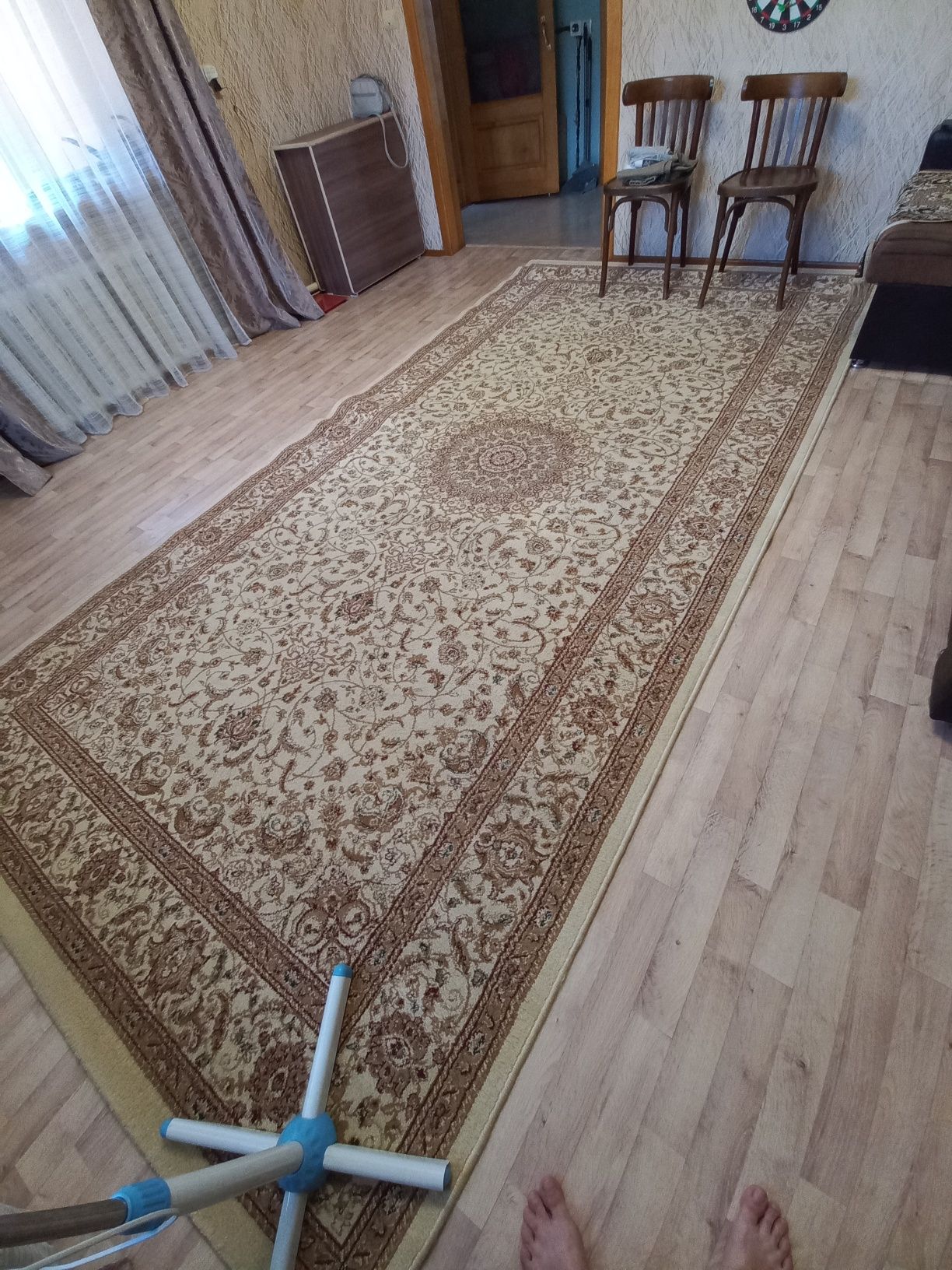 Продам ковёр  полушерстянной